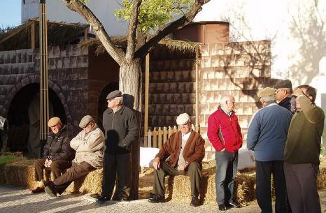 Pensionarii si veteranii de razboi trebuie sa utilizeze card de calatorie rutiera