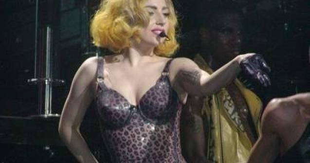  Video  Lady Gaga lanseaza un parfum cu miros de sange si sperma