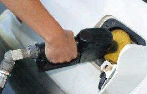 Intrebari si raspunsuri: De ce s-au majorat preturile la carburanti?