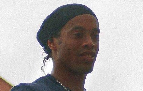 Ronaldinho, dorit de mai multe scoli de samba