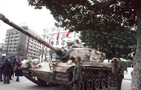 Criza se agraveaza in Tunisia: Guvernul a fost remaniat