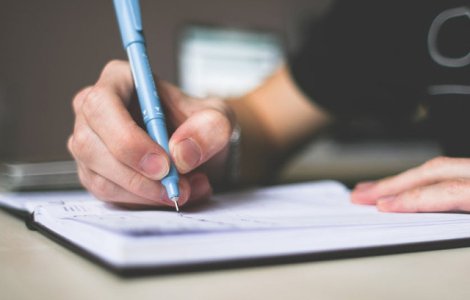 Inscrierile pentru a doua sesiune de bacalaureat incep marti. Pentru prima data, examenul incepe cu probele scrise