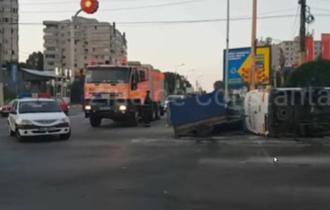Constanta: 14 oameni raniti intr-un accident in care au fost implicate un autoturism si un microbuz cu pasageri
