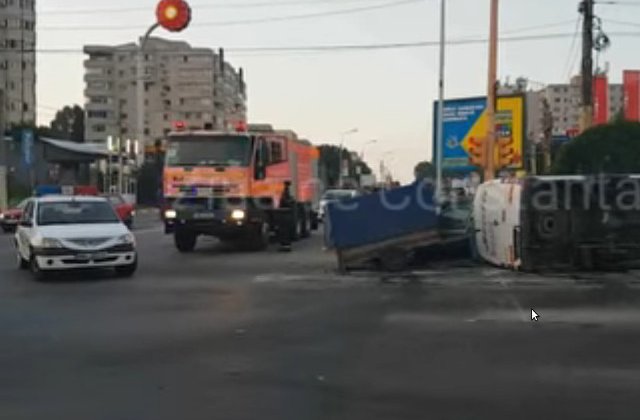 Constanta: 14 oameni raniti intr-un accident in care au fost implicate un autoturism si un microbuz cu pasageri