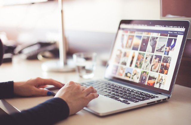 Studiu CEL.ro: Ce ii influenteaza pe romani sa cumpere online