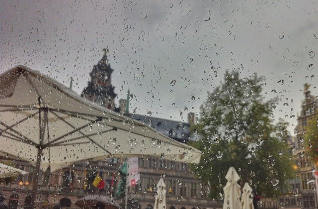 Zeci de localitati din judetele Brasov, Harghita, Sibiu si Mures, aflate sub cod PORTOCALIU de ploi si vant