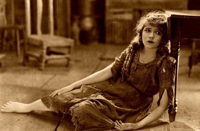 8 probleme pe care le au copiii cu parinti abuzivi