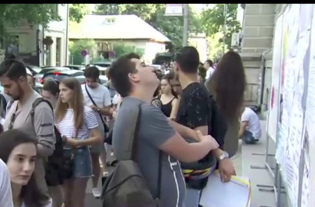 Academia de Studii Economice: Aglomeratie la inscrieri