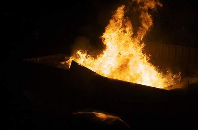 Doua cabane, incendiate in Arad