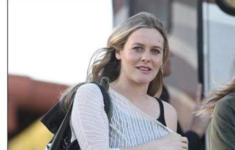 Alicia Silverstone a pozat insarcinata pe coperta revistei Vogue