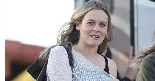 Alicia Silverstone a pozat insarcinata pe coperta revistei Vogue