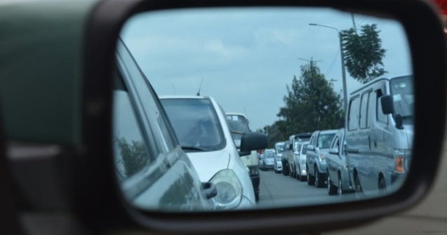 Un autotren a derapat si a spart o teava de gaze. Traficul rutier pe DN73 Bran - Zarnesti, restrictionat