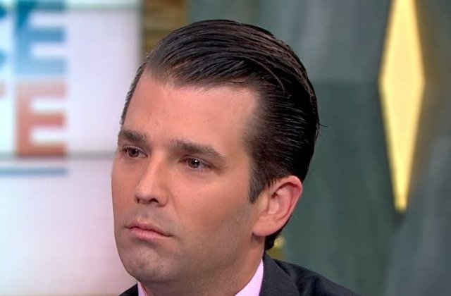 Rusii i-au dat lui Trump Jr. o mapa cu informatii compromitatoare despre Hillary Clinton