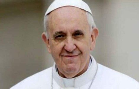Un semn pe care scrie "Interzisa lamentarea", afisat pe usa camerei Papei Francisc