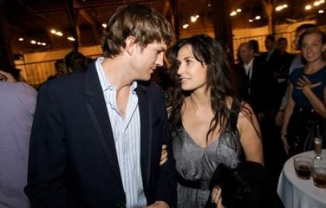 Foto  Demi Moore il eclipseaza pe Ashton Kutcher