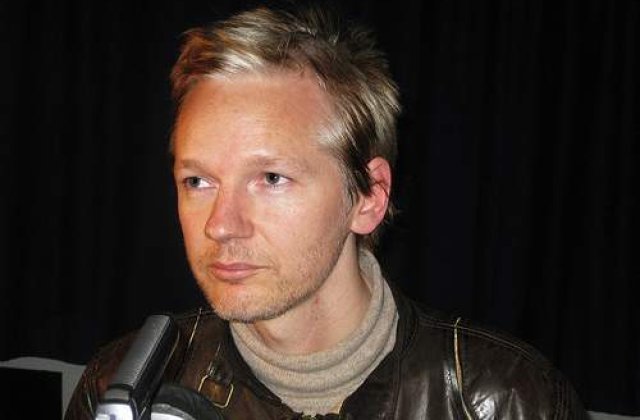 Julian Assange s-a deghizat in femeie