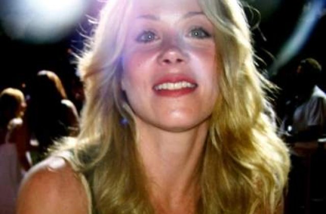 Christina Applegate a devenit mamica