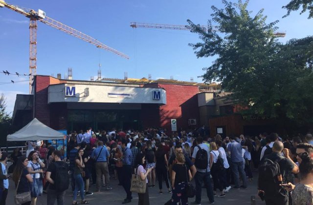 Metrorex cere scuze calatorilor pentru aglomeratia de la statiile unde se fac lucrari de modernizare si anunta ca va schimba cartelele