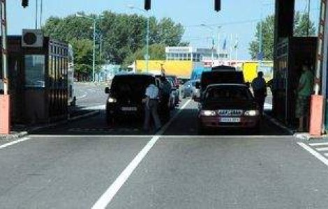 Zeci de politisti si vamesi, retinuti pentru trafic de tigari