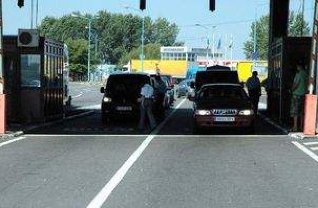 Zeci de politisti si vamesi, retinuti pentru trafic de tigari