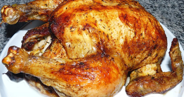 Studiu: 7 din 10 romani prefera carnea de pui, iar 95% dintre cei care gatesc saptamanal prefera acest tip de carne