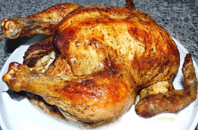 Studiu: 7 din 10 romani prefera carnea de pui, iar 95% dintre cei care gatesc saptamanal prefera acest tip de carne