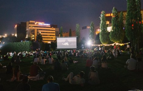 Caravana Filmelor NexT pregateste 21 de seri de picnic si cinema sub clar de luna