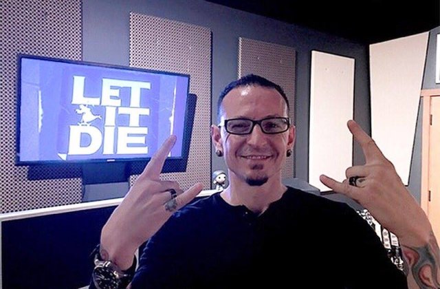 Solistul trupei Linkin Park, Chester Bennington, s-a sinucis