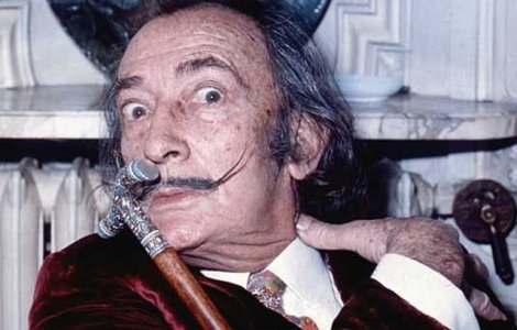 Salvador Dali a fost exhumat, iar celebra sa mustaţă a rămas intactă aproape 30 de ani