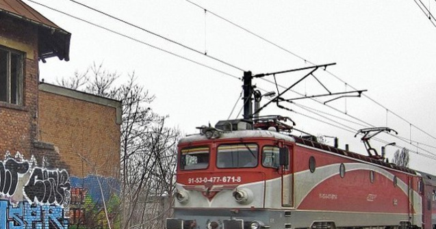 Tren InterRegio cu 500 de calatori a stationat o ora si jumatate