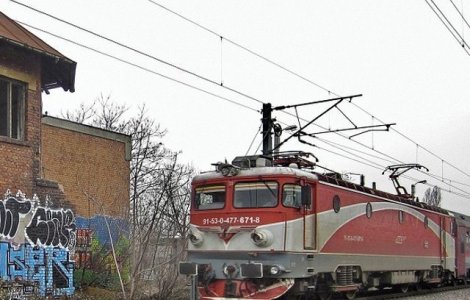 Tren InterRegio cu 500 de calatori a stationat o ora si jumatate