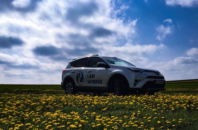 TEST-DRIVE. Toyota RAV4 Hybrid inveleste puterea in serenitate