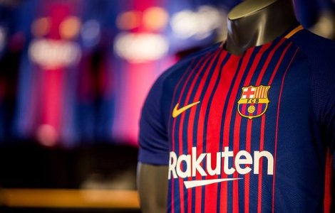 Peste 3.000 de fani au participat in New York la realizarea unui mozaic urias reprezentand tricoul FC Barcelona