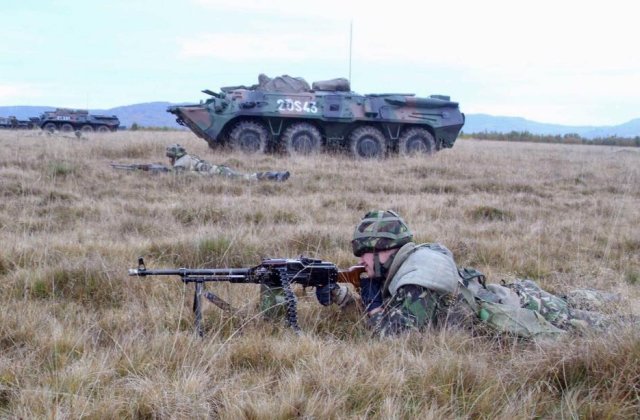 Cluj: 12 militari raniti in timpul parasutarii in cadrul Swift Response 17 - 1