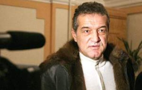 Gigi Becali: 'Tu nu esti om sa dai mana cu mine'