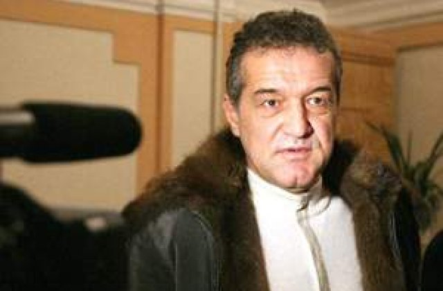 Gigi Becali: 'Tu nu esti om sa dai mana cu mine'