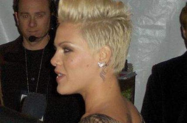 [VIDEO] Pink cerseste de la Bruno Mars locul 1 in topul US Billboard