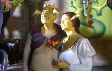 Oana si Viorel Lis: Nunta costumati in Shrek si Fiona