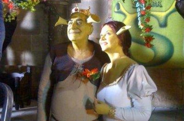 Oana si Viorel Lis:  Nunta costumati in Shrek si Fiona