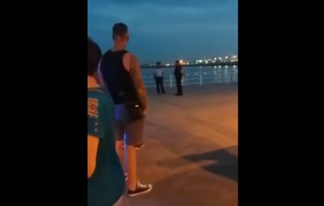  Video  Constanta: Grenada gasita in mare, in zona Cazinoului