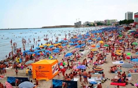 Un turist de 59 de ani cu probleme cardiace a murit in statiunea Mamaia dupa ce a intrat in mare