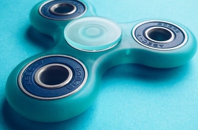 7 lucruri mai putin cunoscute despre fidget spinner, jucaria anului 2017