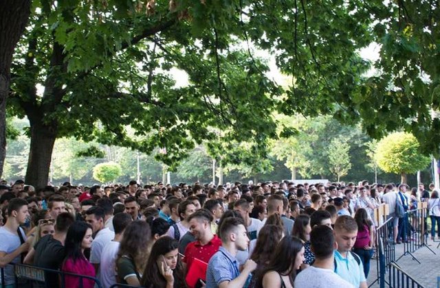 Cozi uriase la inscrieri, la Academia de Politie