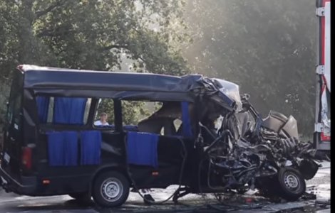  Video  MAE: Trei romani au murit, iar alti sase au fost raniti intr-un accident in Ungaria