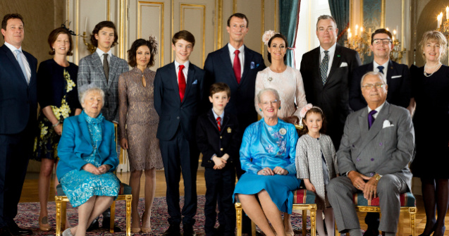  Top  10 imagini cu familii regale din toata lumea