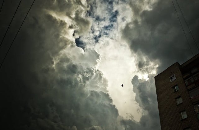 Cod portocaliu si cod galben de furtuni in mai multe zone din tara. Ce judete sunt vizate