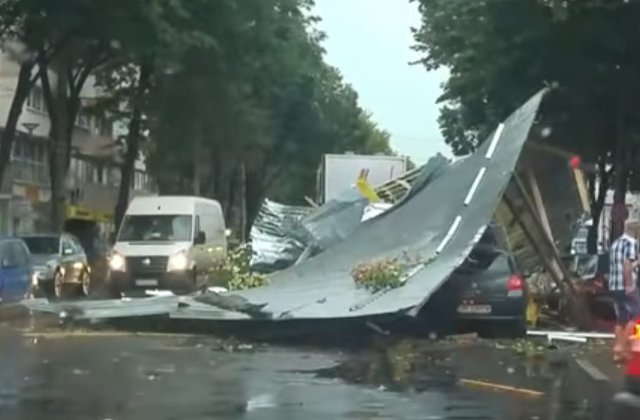 Braila: O femeie a murit dupa ce un copac a cazut peste ea, in timpul furtunii