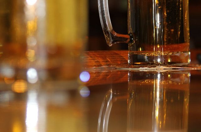Consumul de lichide pe timp de vara: berea fara alcool, sursa de rehidratare dupa efortul fizic