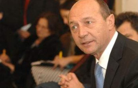 Peste jumatate dintre romani l-ar demite de Basescu