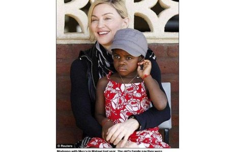 Madonna, data in judecata de familia fetitei adoptata din Malawi
